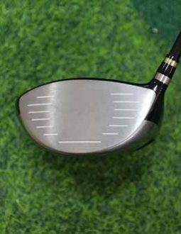 Mặt tiếp bóng của gậy golf Honma Beres S-02 driver 3 sao rộng, giúp tăng khả năng tiếp bóng