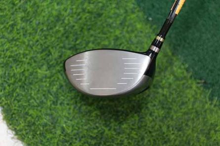 Mặt tiếp bóng của gậy golf Honma Beres S-02 driver 3 sao rộng, giúp tăng khả năng tiếp bóng