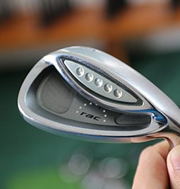 Taylormade iron set graphite có thiết kế độc đáo, giúp các golfer có những cú đánh bóng thẳng và chuẩn xác hơn