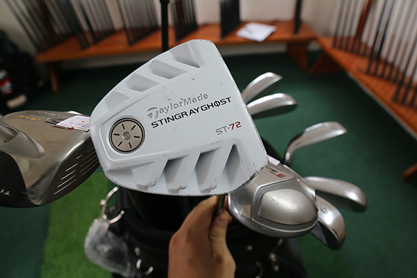 Gậy putter TaylorMade Stingray Ghost