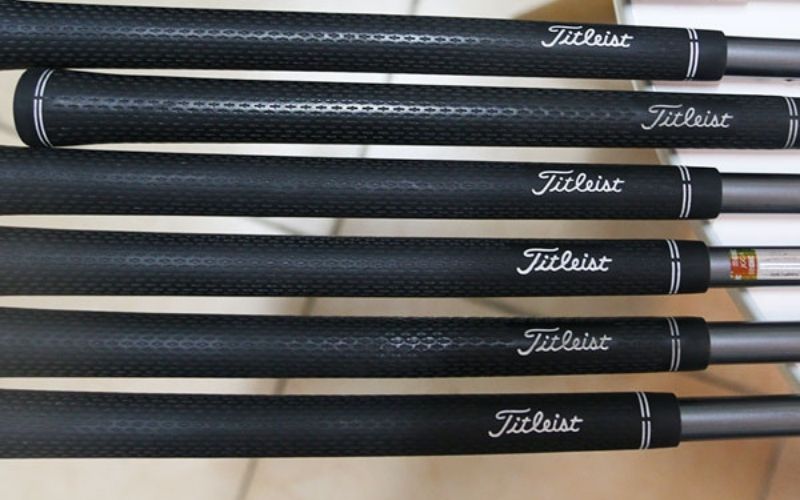 Cán gậy bóng, độ cứng Flex R dành cho đa số người chơi golf hiện nay.