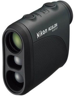 Máy đo khoảng cách golf Nikon Prostaff 7i có khả năng chuyển đổi đơn vị đo linh hoạt giữa mét và yards