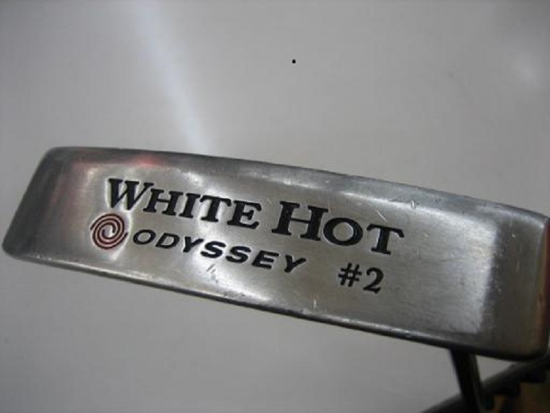 Gậy putter Odyssey White hot #2 34 inch với phần mặt sau khá nhiều vết xước