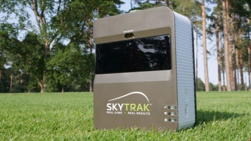 Tìm hiểu về máy giả lập Skytrak golf