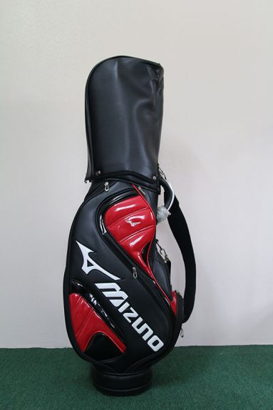 Túi của Mizuno có thiết kế phần chân đế rất chắc chắn
