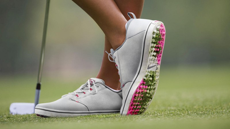 Giày golf Callaway được làm từ chất liệu cao cấp giúp chống nước, chống thấm hiệu quả