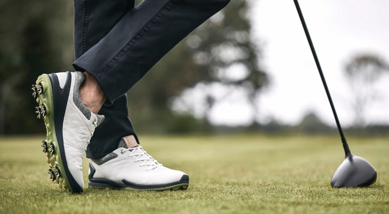 Lựa chọn giày phù hợp sẽ giúp golfer có những cú đánh chất lượng nhất