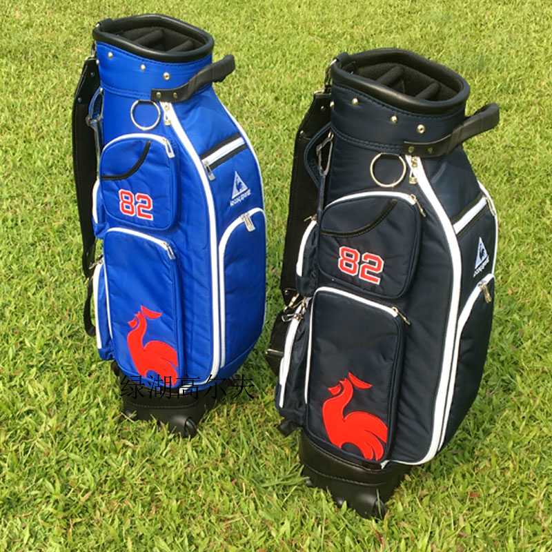 Túi gậy golf golf Le Coq Sportif sử dụng các gam màu trung tính là chủ yếu như đen, ghi, xanh, trắng
