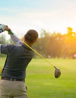 Găng tay chống nắng chơi golf giúp golfer bảo vệ an toàn làn da của mình dưới ánh nắng