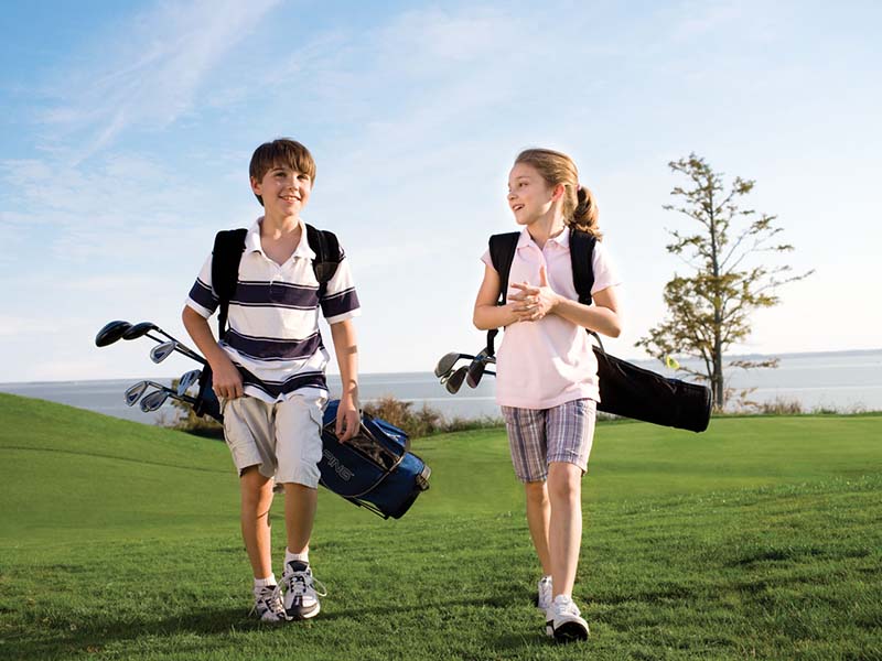 Lựa chọn quần áo golf trẻ em cần phải chú trọng