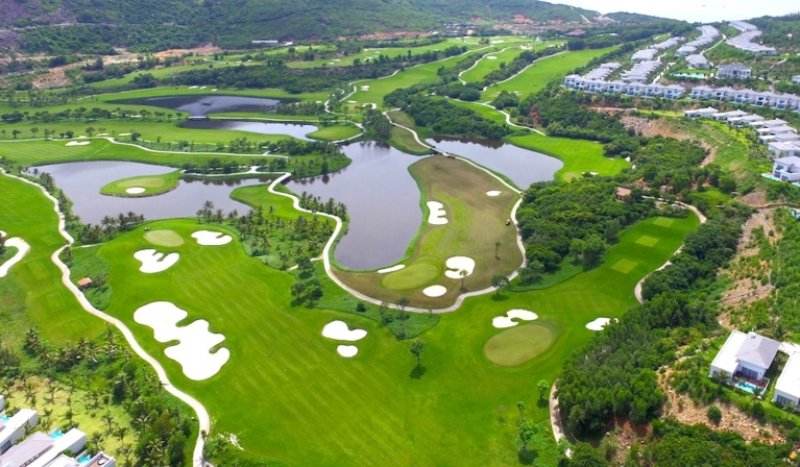 Sân có 18 hố golf tiêu chuẩn quốc tế
