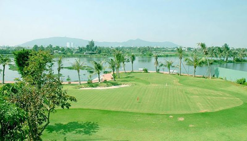 Sân golf Chí Linh sở hữu địa hình độc đáo và chất lượng dịch vụ đạt chuẩn