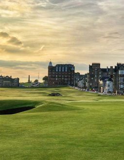 St Andrews Old Course  là sân golf lâu đời nhất thế giới