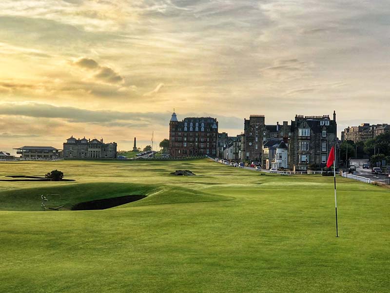 St Andrews Old Course  là sân golf lâu đời nhất thế giới