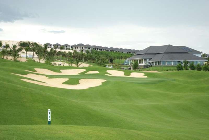 18 lỗ golf của sân đều có tầm nhìn ra biển Đông thoáng đãng