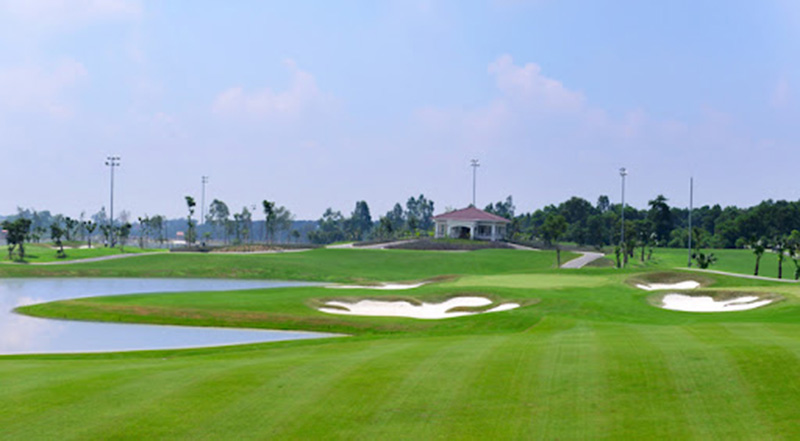 Sân golf được thiết kế ấn tượng với 18 hố golf đạt chuẩn