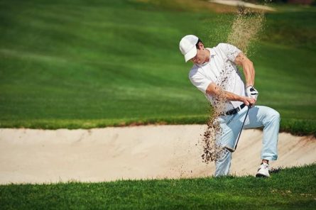 Kỹ thuật cứu bóng trong bẫy cát là cú đánh nâng cao mà golfer cần nắm