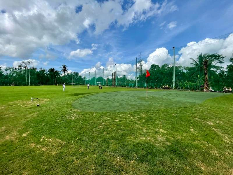 Đây là sân golf đạt chuẩn đầu tiên và duy nhất có mặt tại Thái Nguyên