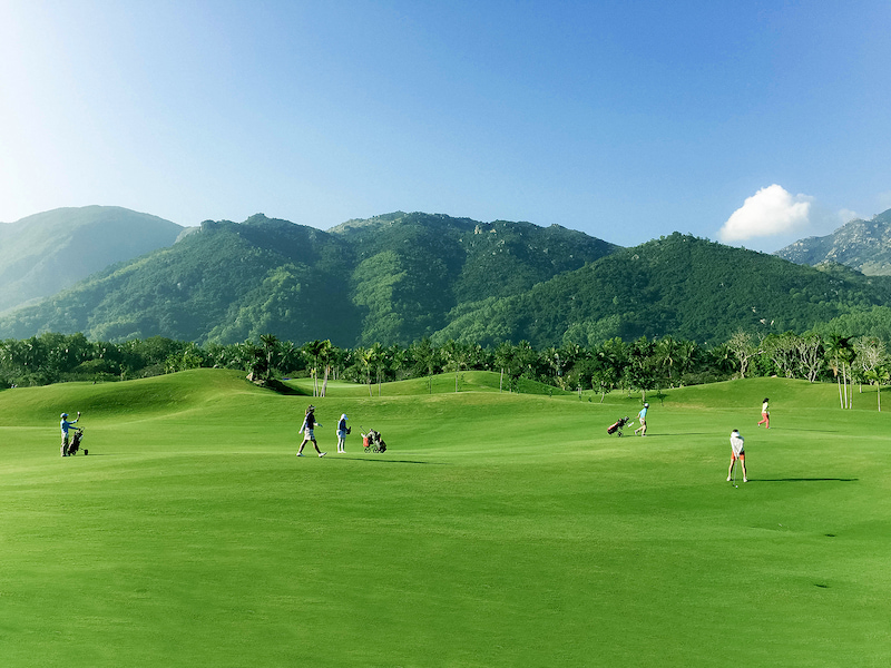 Sân tập golf Nha Trang Diamond Bay thiết kế đẳng cấp, rộng lớn