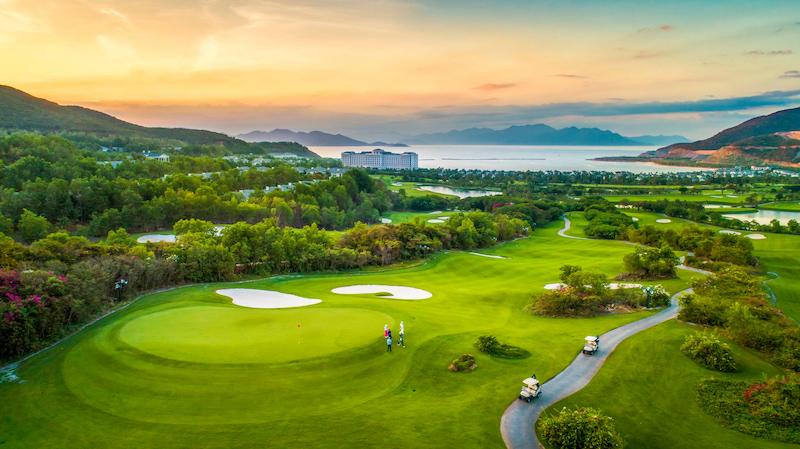 Sân golf Nha Trang thu hút nhiều golfer đến trải nghiệm