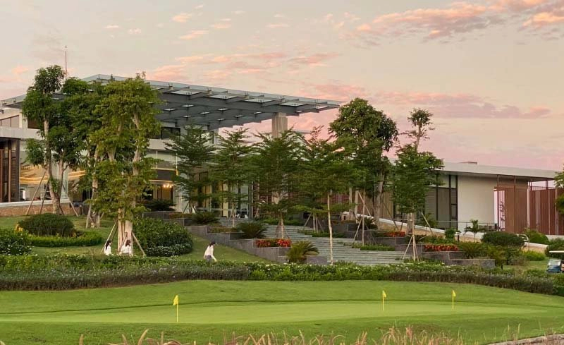 Sân golf Nghệ An được đầu tư trang thiết bị và dịch vụ đẳng cấp