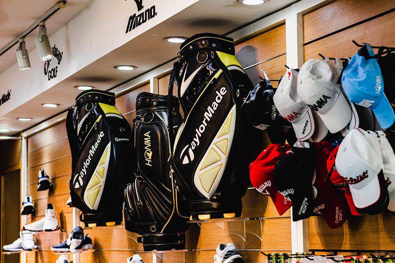 Khu Proshop bày bán rất nhiều sản phẩm phục vụ bộ môn golf