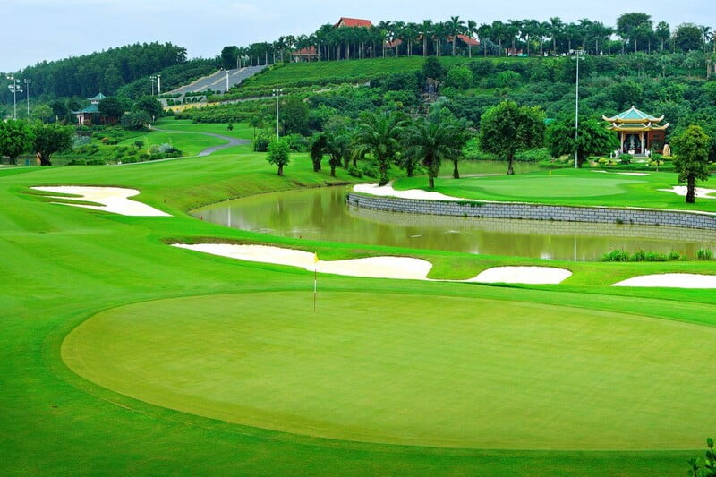 Sân golf miền Nam Thủ Đức được xây dựng với 36 lỗ đạt chuẩn quốc tế