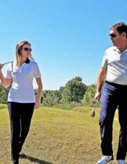 Quần áo golf Lacoste phù hợp với cả trong và ngoài sân cỏ