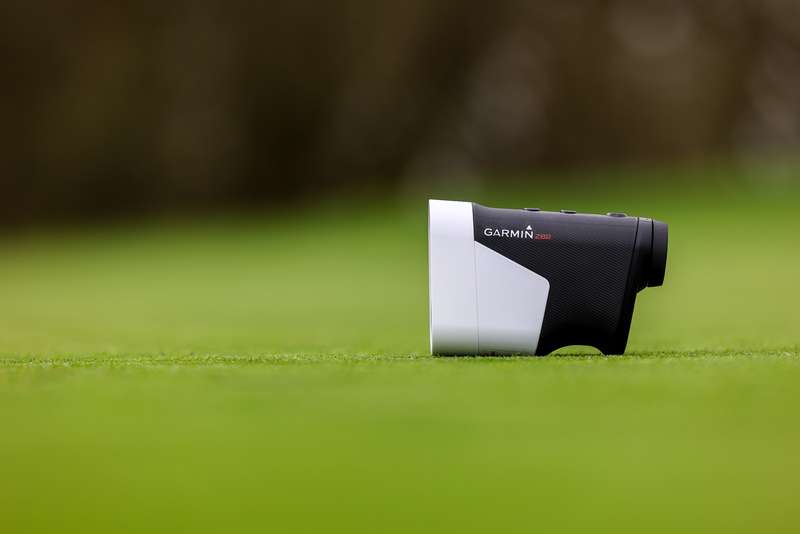 Máy đo khoảng cách golf Garmin Z82 được ví như một chiếc máy tính mini trên sân golf
