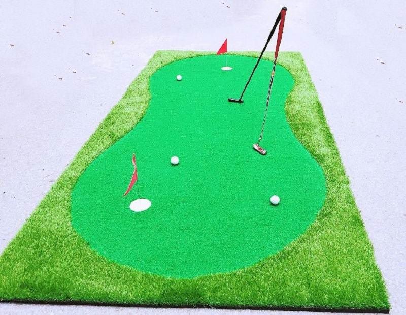 sân golf mini chính là một hình thức cải tiến của sân golf 18 lỗ thực tế