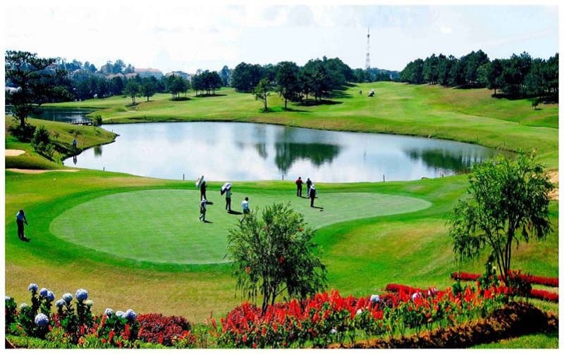 Dalat Palace Golf Club sở hữu vị trí đắc địa