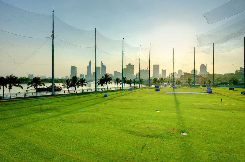 Sân tập golf Happy có diện tích rộng lớn cho golfer thỏa sức vung gậy