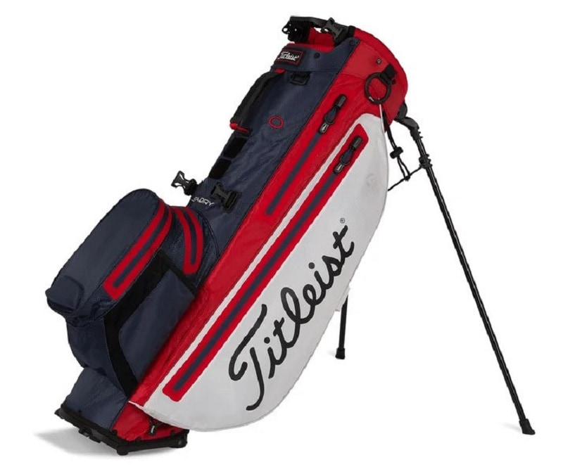 Các mẫu túi golf của hãng được thiết kế với kiểu dáng, màu sắc khác nhau