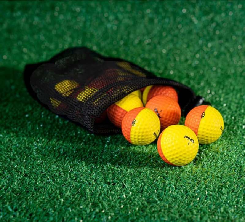 Golfer nên kiểm tra bóng trước khi sử dụng để đảm bảo chất lượng