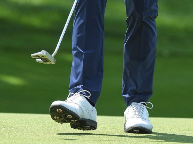 Lựa chọn giày phù hợp sẽ giúp golfer có những cú đánh chất lượng nhất