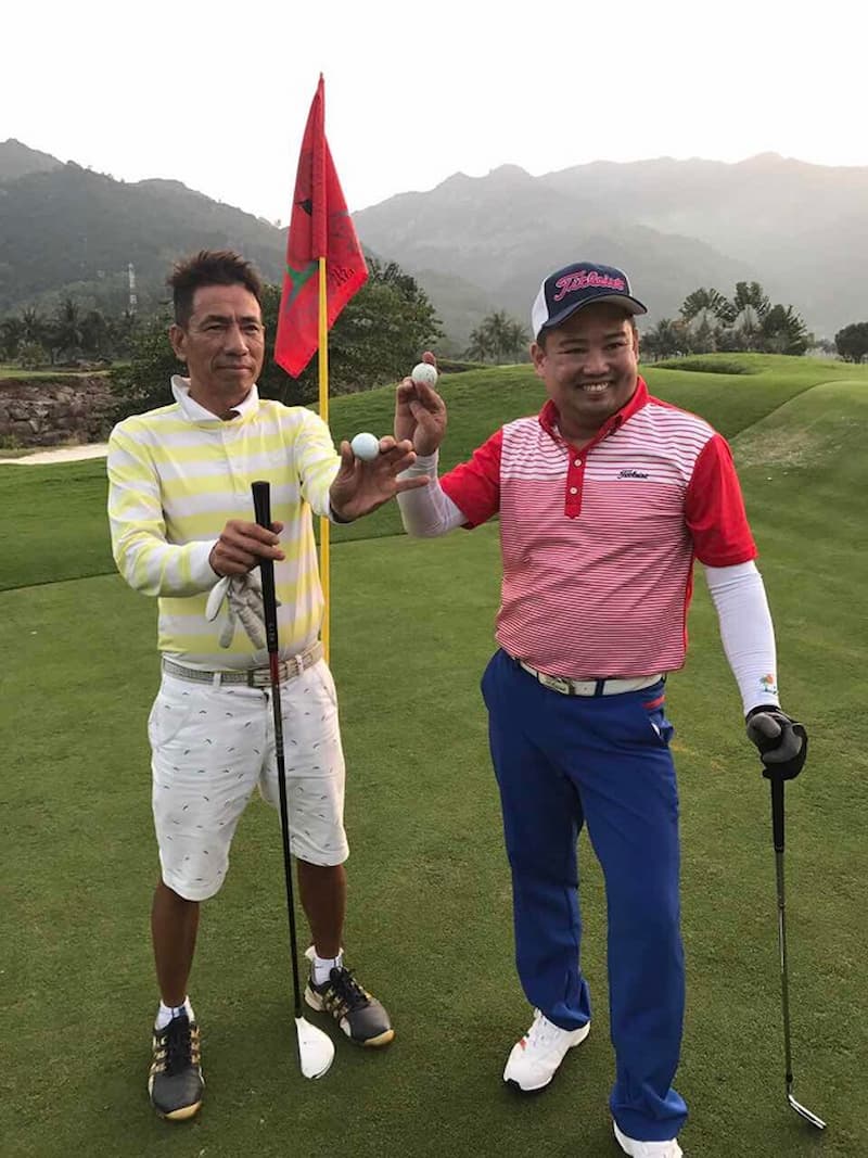 Golfer Nguyễn Thanh Bình và Bùi Bắc Giang đã xuất sắc lập được thành tích HIO