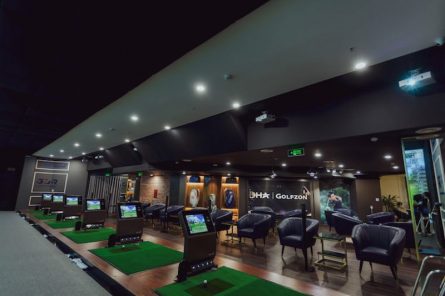 Golfzon Park là phòng tập golf 3D được trang bị máy móc, thiết bị tiên tiến