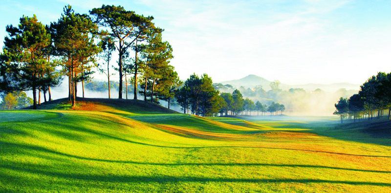 Sân golf Dalat Palace Golf Club sở hữu thiết kế ấn tượng, khí hậu mát mẻ