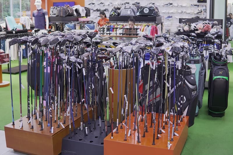 Đơn vị còn cung cấp các mẫu gậy golf chính hãng cho golfer lựa chọn