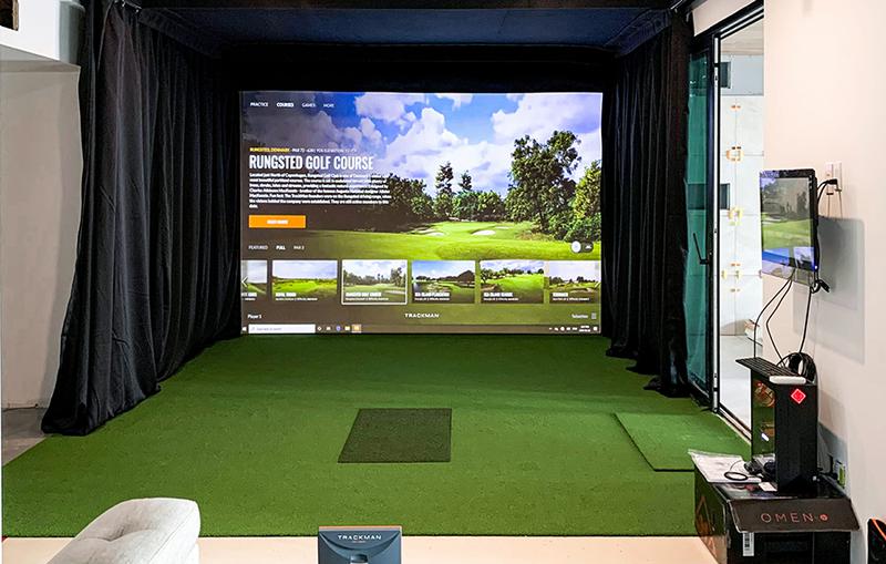 Phòng tập golf 3D là hệ thống bao gồm nhiều thiết bị giúp mô phòng môi trường sân golf thật