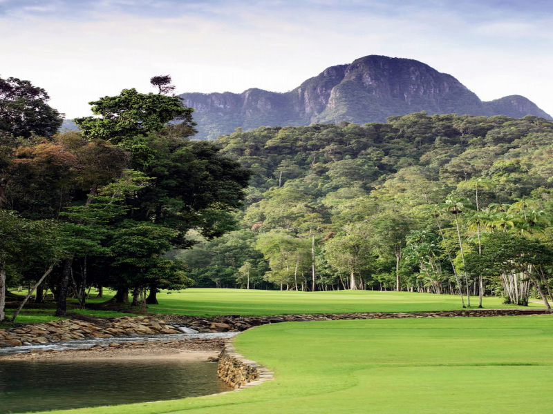 Sân chơi golf ELS Club Teluk Datai - Malaysia nằm tại vị trí đắc địa dọc biển Đông