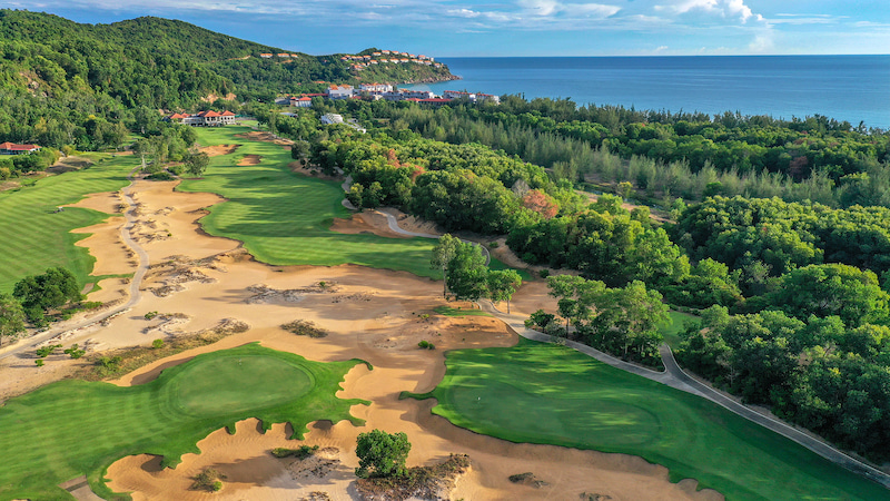 Sân golf Laguna Lăng Cô được thiết kế theo tiêu chuẩn quốc tế