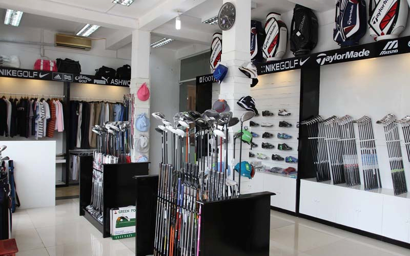 Phòng proshop cung cấp đầy đủ các thiết bị hỗ trợ cho golfer