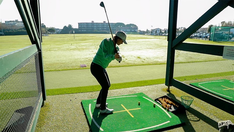 Golfer nên đăng ký học đánh golf ở học viện trước khi ra sân