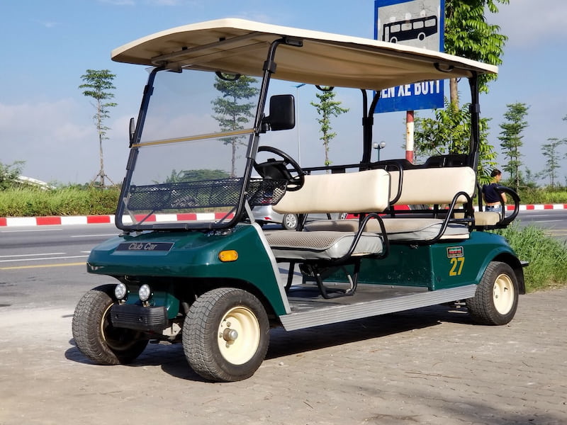 Xe điện được sử dụng phổ biến khi di chuyển trên sân golf