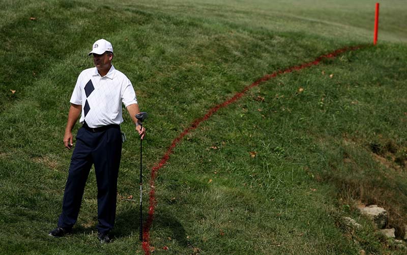 Golfer nên kiểm tra vị trí bóng golf bị rơi