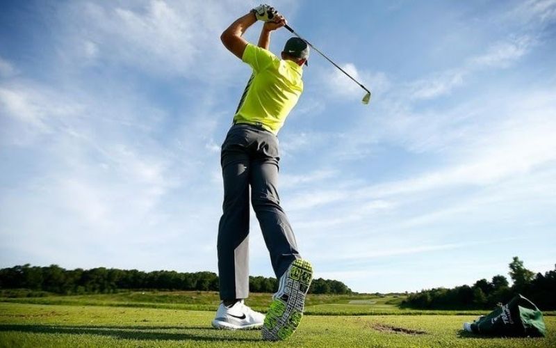 Golfer cần tính tốc độ đầu gậy để cải thiện hiệu suất đánh bóng
