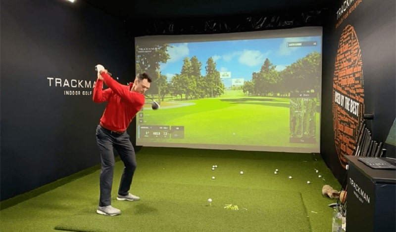 Golfer nên chọn nhưng đơn vị có phòng 3D để thử gậy trước khi mua