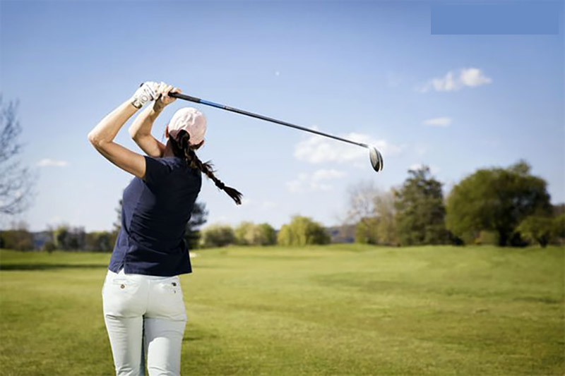 Golfer nên setup tư thế chuẩn tùy theo địa hình cú đánh