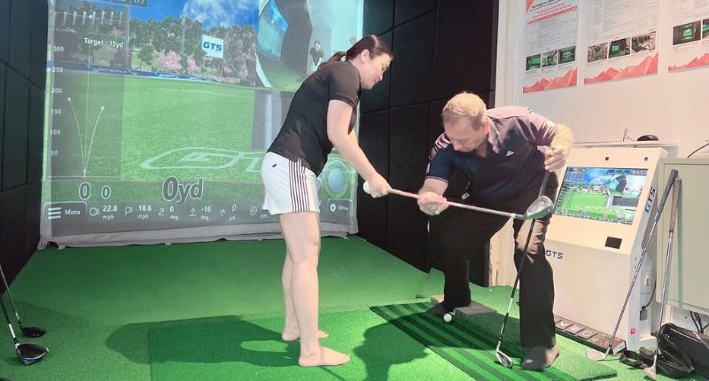 Golfer có thể lựa chọn học đánh golf với HLV nước ngoài